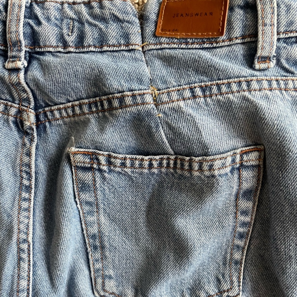 Mom Jeans - Picture 2 of 6
